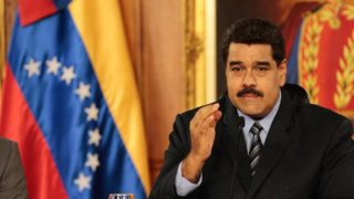ベネズエラ大統領、ペトロを受け入れるよう大手銀行に命令